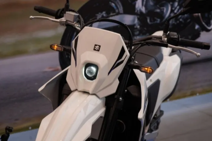 Meluncur Suzuki DR-Z4SM 2025 Rival Baru KLX 150, Dibekali SCAS Teknologi Anti Pegal